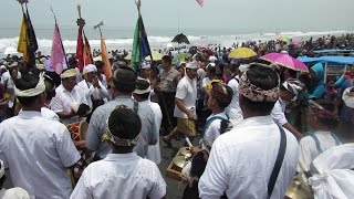 Download lagu Upacara Melasti di Pantai Paseban, Jember Tahun Caka 1938 mp3 Download lagu Upacara Melasti di Pantai Paseban, Jember Tahun Caka 1938 mp3
