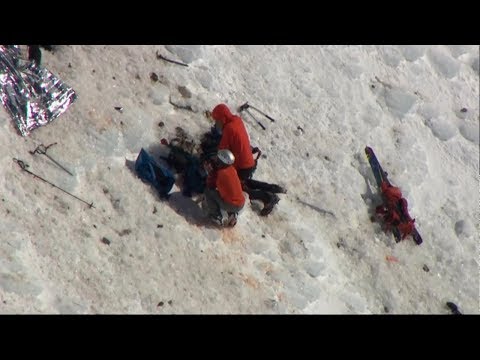 Dual daring rescue attempts atop Mount Hood in Oregon