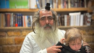 הרב שלום סבג✨האם לקרוא תהילים ולהבין או רק לגרוס?- כ״ו בחשוון ה׳תשפ״ו דן בן יעקב 🇮🇱  (הרב שלום סבג) - התמונה מוצגת ישירות מתוך אתר האינטרנט יוטיוב. זכויות היוצרים בתמונה שייכות ליוצרה. קישור קרדיט למקור התוכן נמצא בתוך דף הסרטון