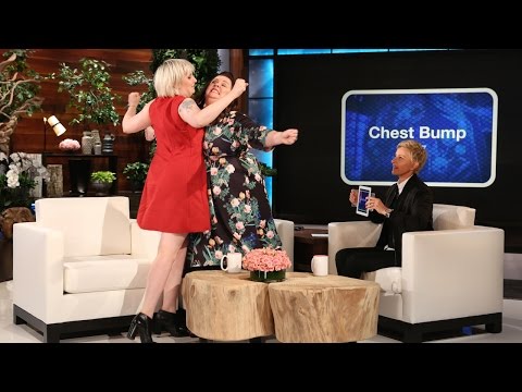 Melissa McCarthy and Lena Dunham Play 'Heads Up!'