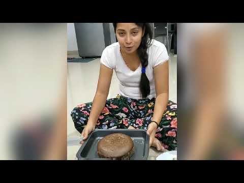 Bhanu shree making cake