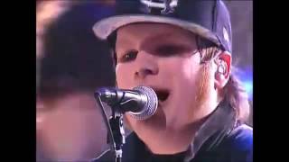 Fall Out Boy - &#39;The Take Over The Breaks Over&#39; Live on Carson Daly 2007