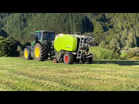 Late autumn silage with John Deere 6215r and Claas 4000