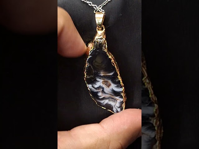 اكسسوار تعليقة من حجر عقيق ورد الربيع