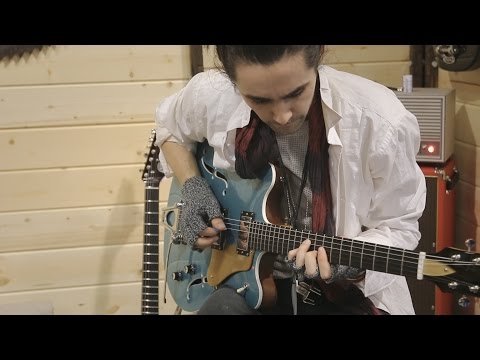 Zane Carney and Elise Trouw play together for first time at the Veritas booth