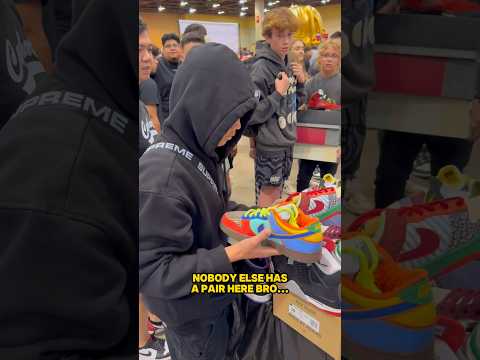 15 year old reseller spent $7,250 for a pair of Nike dunks… who won? 🤔