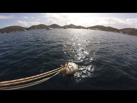 TOMAR UNA BOYA DESDE UN MONOCASCO