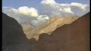 preview picture of video 'Pakistan Karakorum Highway China to Karimabad 1995 Part 3'