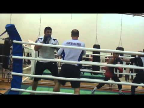 AliReza Esteki (Iran's Boxing Coach) training Ehsan Rouzbahani عليرضا استكى و احسان روزبهانی