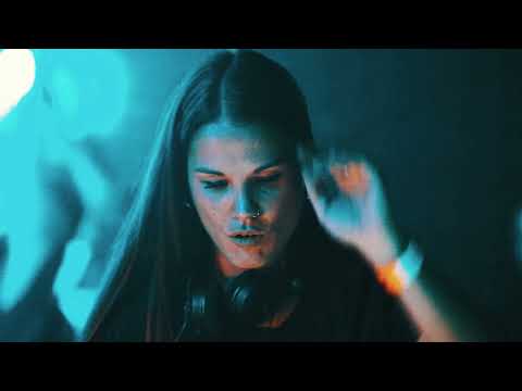 AGATHA PHER e INDIRA PAGANOTTO junto a ESSAN en la 909 de SONORA