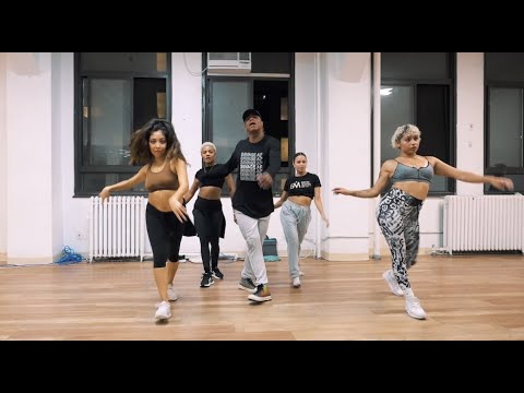 "Conga" Latin Fusion | Brayan Llamoza Choreography ft. Valeria Alarcon