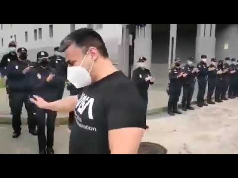 La emotiva despedida el policía herido por los disturbios del procés