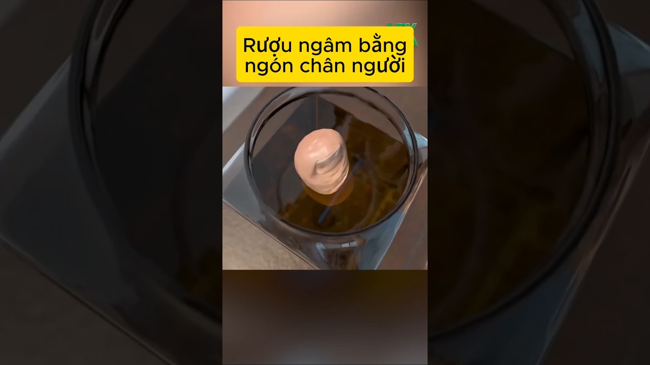 Uống rượu ngâm bằng ngón chân người