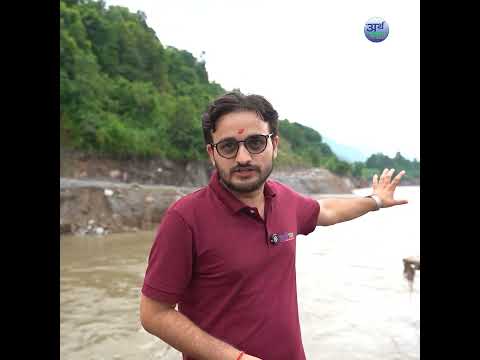 विनाशकारी बाढीपछि भग्नावशेषमा परिणत देवीघाट बजार ।