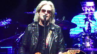 Hall &amp; Oates &quot;Las Vegas Turnaround (The Stewardess Song)&quot;  Madison Square Garden February 19, 2016