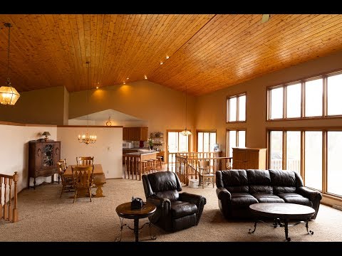 A BEAUTIFUL Home Builder's Home For Sale | N49W25530 McKerrow Drive
