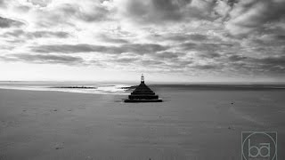 preview picture of video 'HD DJI phantom 2 flight around Crosby Beach / Another Place'