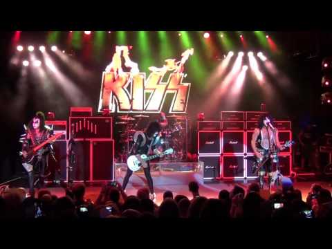 Kiss Hotter Than Hell Kiss Kruise V indoor show night one
