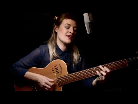 "Garota de Ipanema" (Girl from Ipanema) - Thaïs Morell voice and guitar