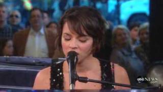 Norah Jones - Man Of The Hour  ( Live Good Morning America 11/16/2009 )