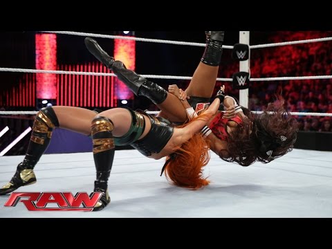 Becky Lynch & Charlotte vs. Nikki Bella & Alicia Fox: Raw – 27. Juli 2015