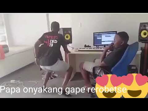 Khomza B. Tsoga re robale