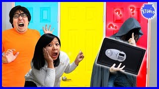 WHAT'S IN THE SAFE !? ESCAPE FROM TOY MASTER !