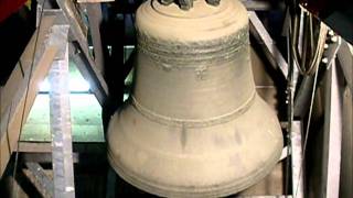 preview picture of video 'Dreifaltigkeitsglocke von St. Nikolaus Gundelsheim'