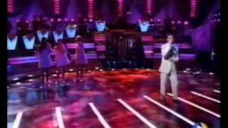 David Civera en Canciones de nuestra vida canta "Ma vie" de Alain Barrière