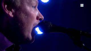 DeLillos fremfører «Sveve over byen» i «Neste låt»