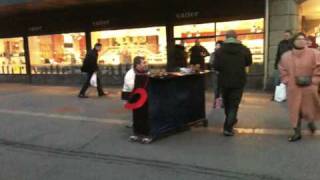 Pianist spielt "Something Stupid"