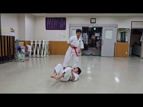 少年・少女部　受身・小手返しの稽古風景