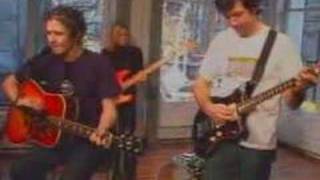 Luna plays an acoustic "Beggar's Bliss"