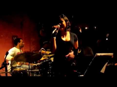 Baile del candombe por Lucia Ferreira y Suena Candombe