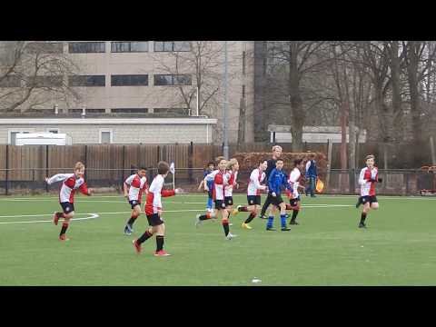 Fijn schot, doelpunt PVCV, 1-3. Dansje "best mates".