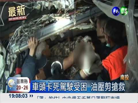 混凝土車下坡狂衝 一頭撞進超商