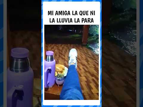 No la para ni la lluvia a mi amiga #estoesargentina #cheboludo #argentina