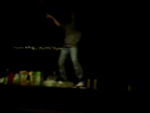 Kisiel tanczy na stole xd