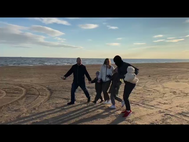 Семья Петровых поздравляет своего любимого папу с Днем отца