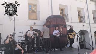“Y LA CARITA EMPAPADA”… LÈPOKA SE CANTA ROSAS DE LA OREJA DE VAN GOGH EN EL LEYENDAS