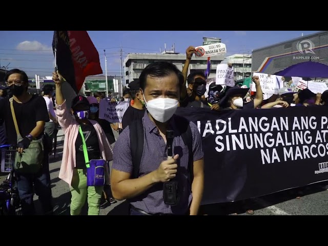 Hundreds troop to People Power Monument for #EDSA36