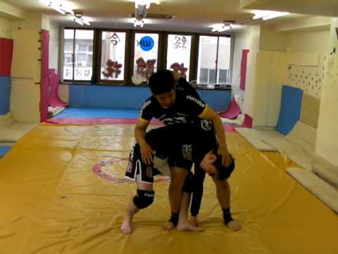 プロレス技～卍固め