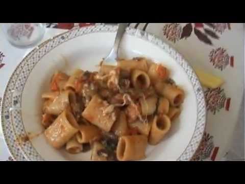Pasta con salsicce, melanzane, pomodorini e provola