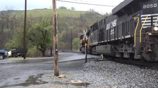 preview picture of video 'Norfolk Southern Heritage Locomotive Nickel Plate at South Fork PA'