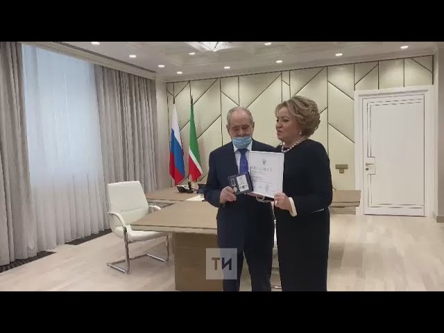 Матвиенко вручила Шаймиеву медаль «Совет Федерации. 25 лет»