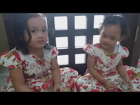 Jasmine dan Jaslin memberi makan untuk kucing kesayangan Clara n baby Delon