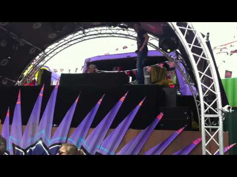 DJ Thera vs Geck-O - Do The Happy Face @ Defqon '12