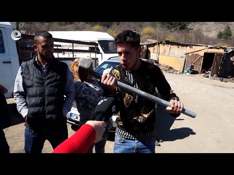 Бой между две ромски фамилии в Девин. Твърди, се че е заради събиране на лични карти за изборите