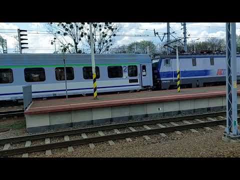 Wjazd pociągu IC 2700 HETMAN relacji Lublin Główny - Zielona Góra Główna na stacji PKP Gliwice