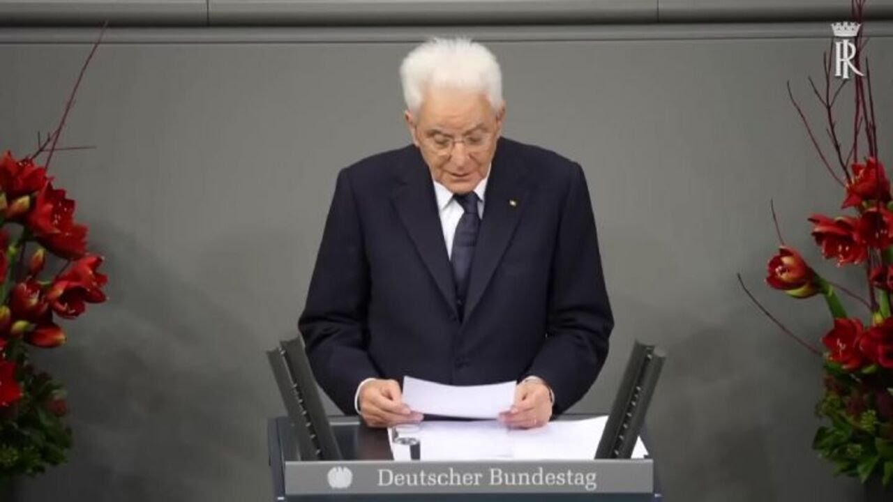 Mattarella a Berlino: Ci sono troppi "Dottor Stranamore" che "amano la bomba"